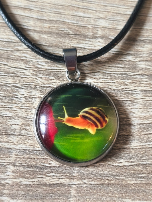 Pendentif motif escargot